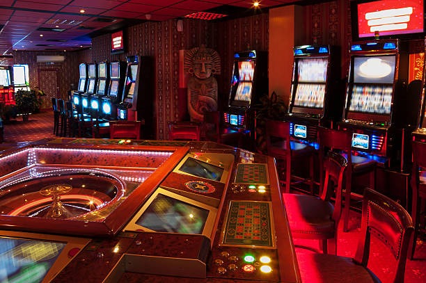 Live dealer at Money Train table on ultima slot